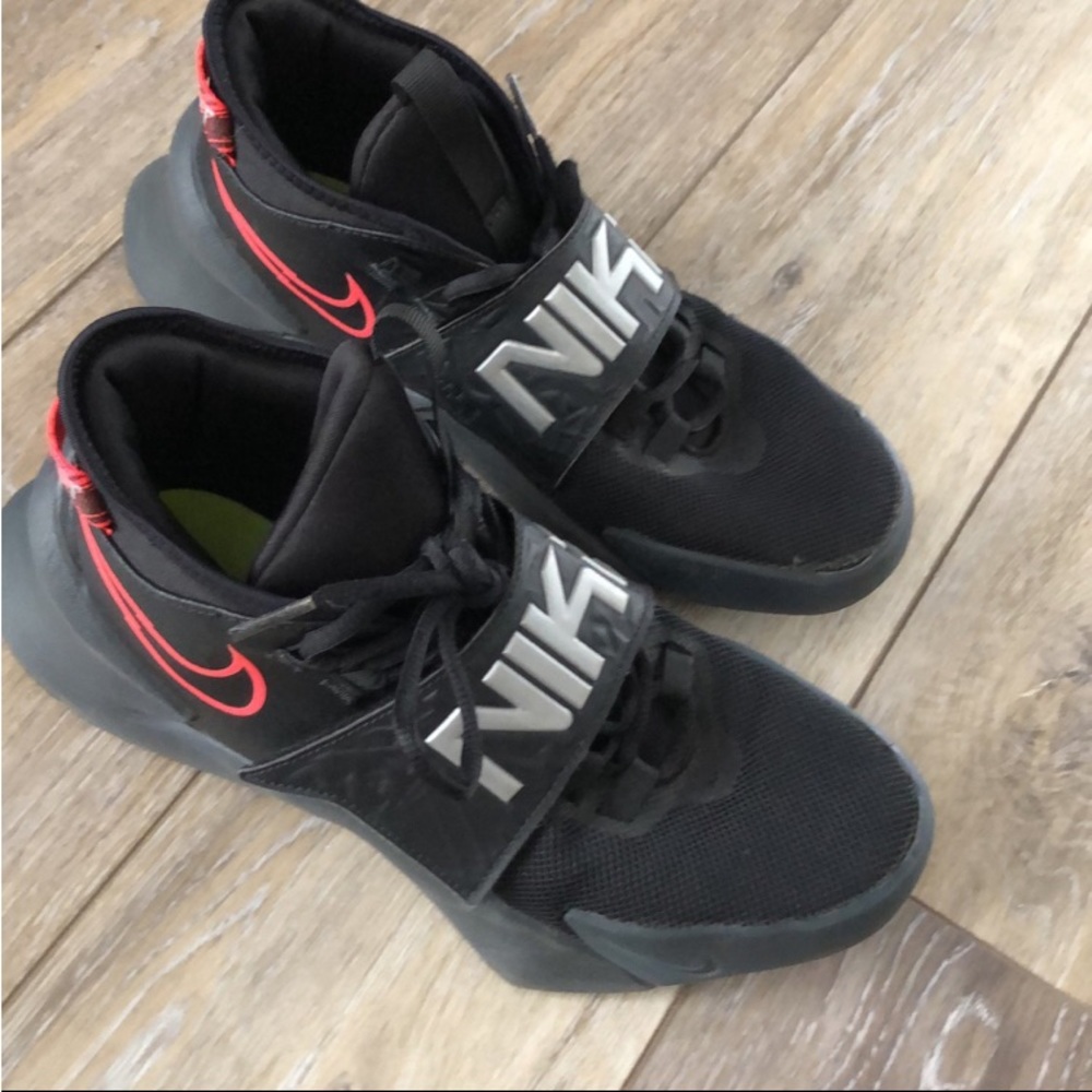 Nike Future of the Court Basketball Shoes 6Y